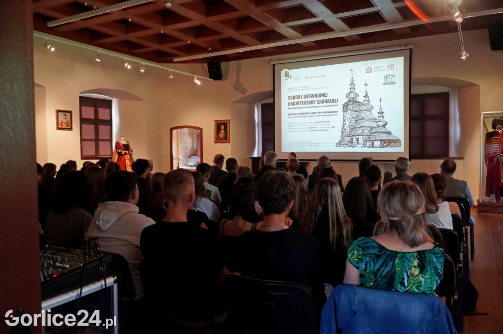 Wystawa skarbów drewnianej architektury sakralnej