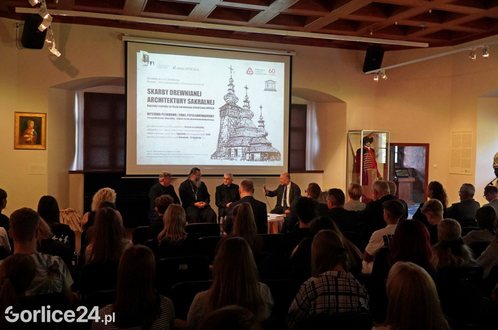 Wystawa skarbów drewnianej architektury sakralnej