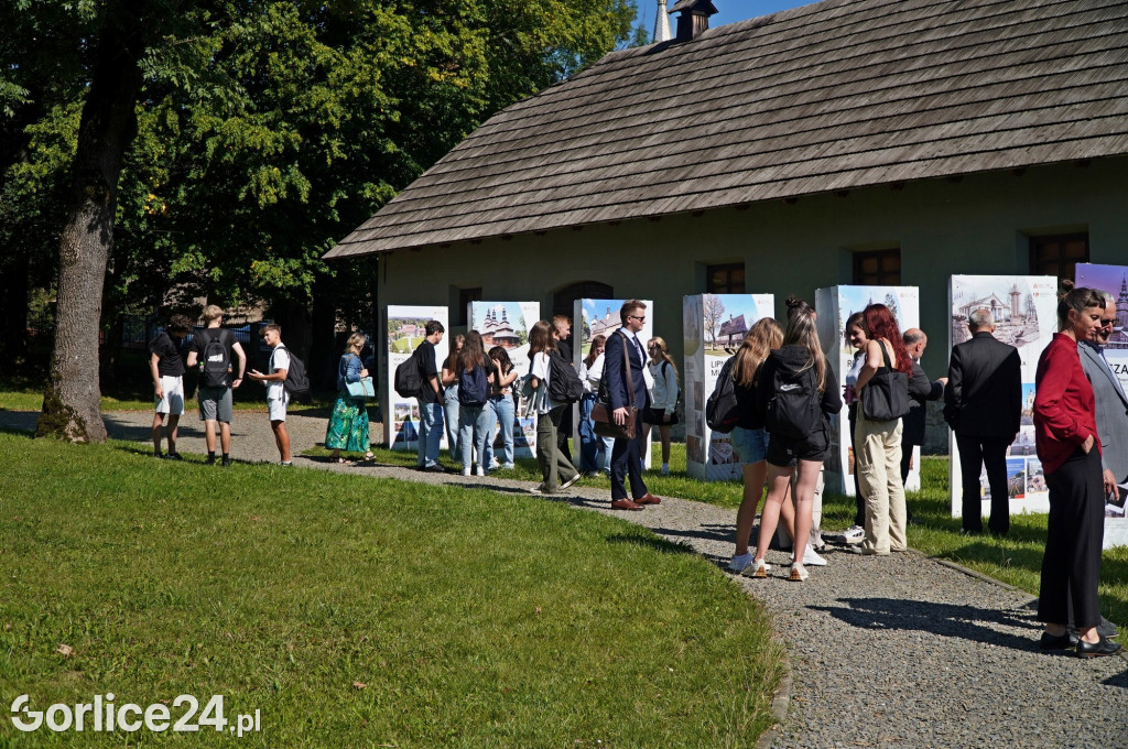 Wystawa skarbów drewnianej architektury sakralnej