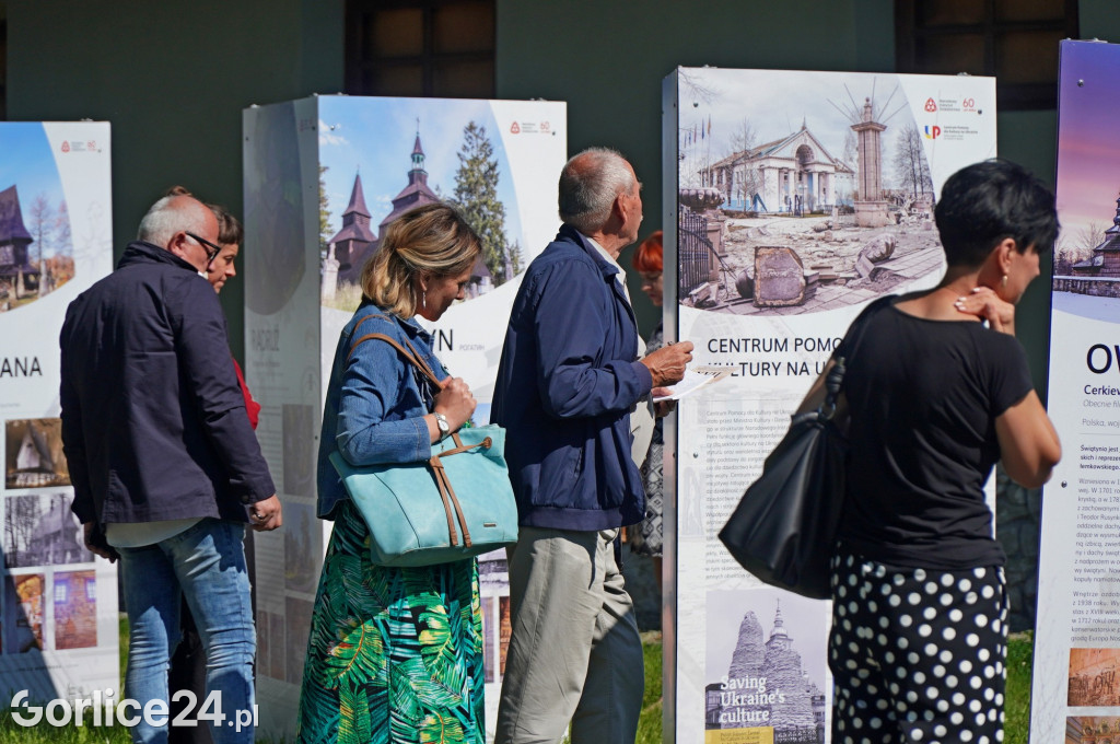 Wystawa skarbów drewnianej architektury sakralnej