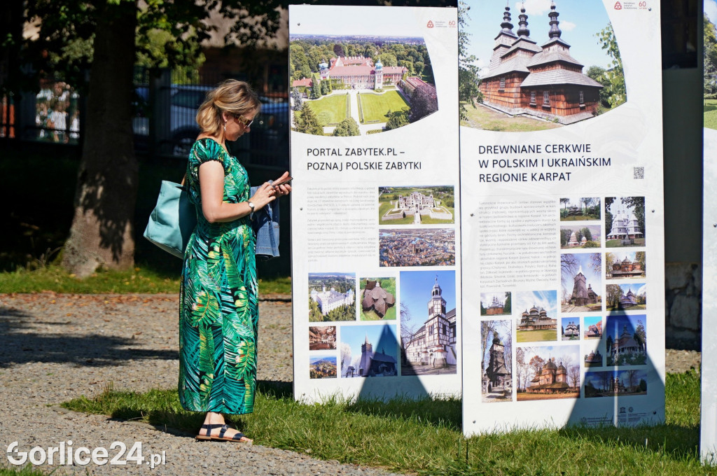 Wystawa skarbów drewnianej architektury sakralnej