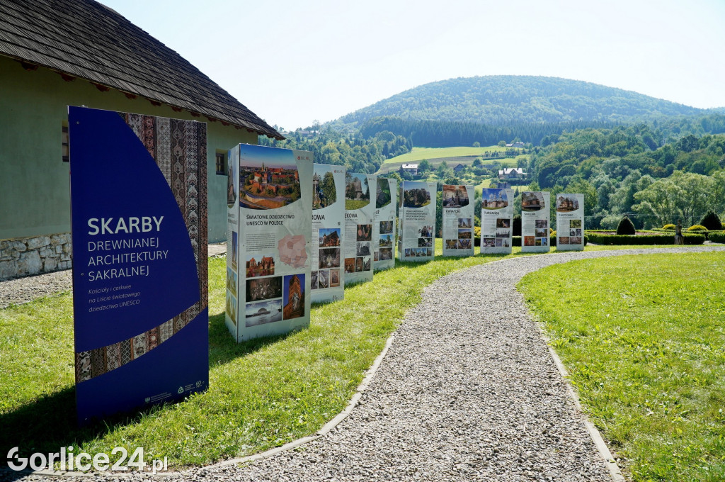 Wystawa skarbów drewnianej architektury sakralnej