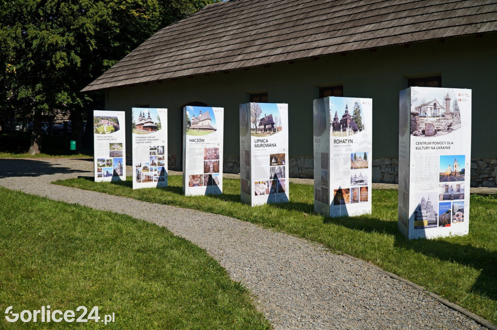 Wystawa skarbów drewnianej architektury sakralnej
