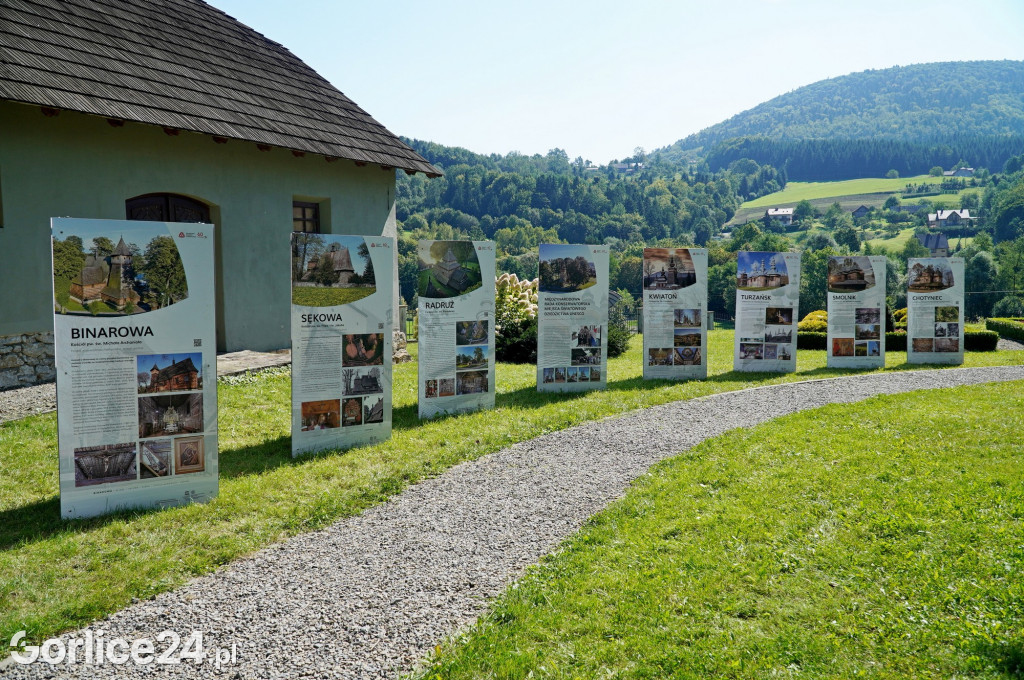 Wystawa skarbów drewnianej architektury sakralnej