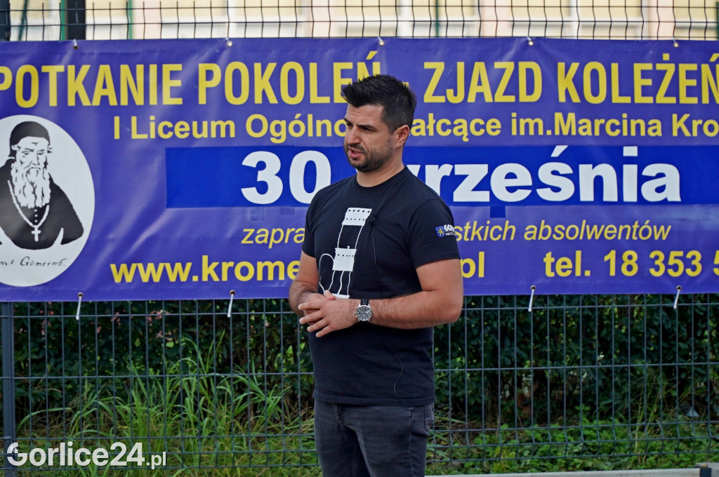 Przejścia z oznakowaniem Podnieś głowę, watro żyć!