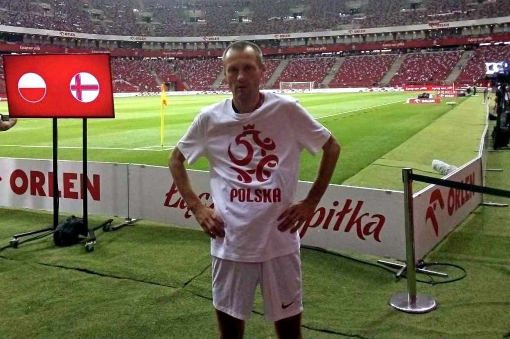 Mariusz Wrażeń z flagą na meczach Reprezentacji
