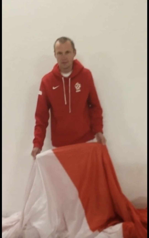 Mariusz Wrażeń z flagą na meczach Reprezentacji