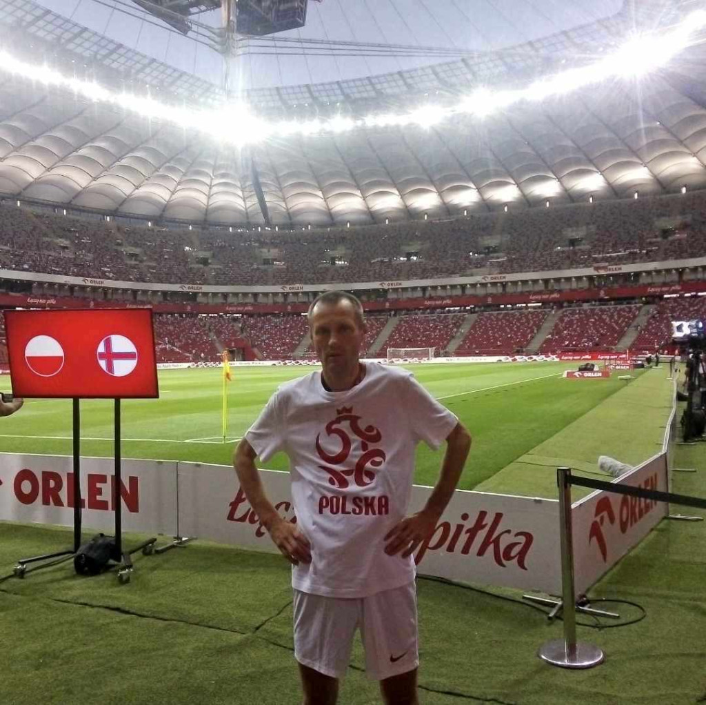 Mariusz Wrażeń z flagą na meczach Reprezentacji