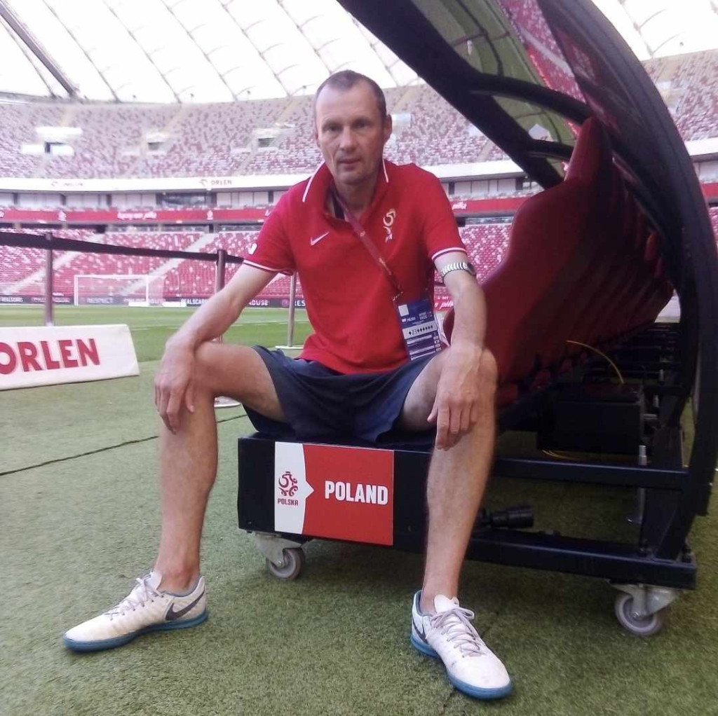 Mariusz Wrażeń z flagą na meczach Reprezentacji