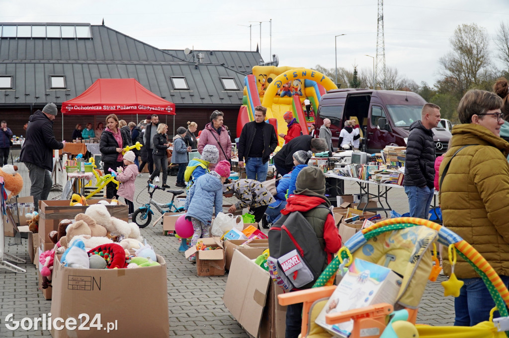 Charytatywny Pchli Targ dla Wiktorii Wróbel (4.11)