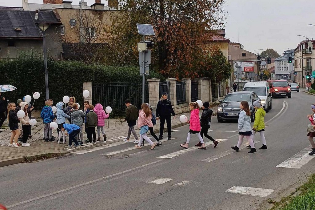 Kontrola trzeźwości kierowców z uczniami miejskiej piątki
