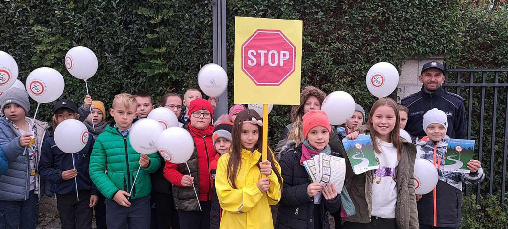 Kontrola trzeźwości kierowców z uczniami miejskiej piątki