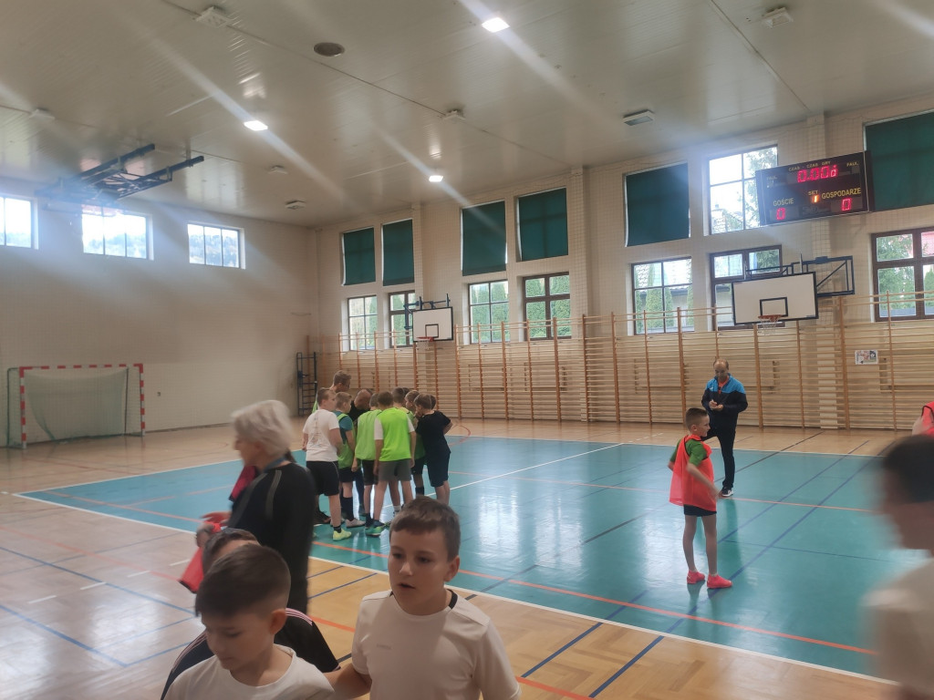 Turniej halowej piłki nożnej w Ropie 6.11