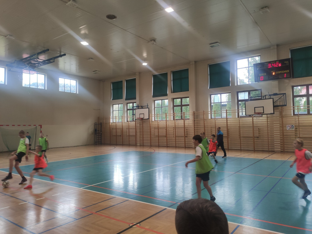 Turniej halowej piłki nożnej w Ropie 6.11