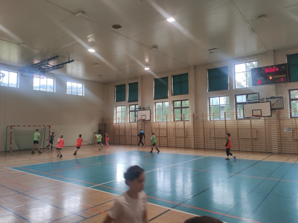 Turniej halowej piłki nożnej w Ropie 6.11