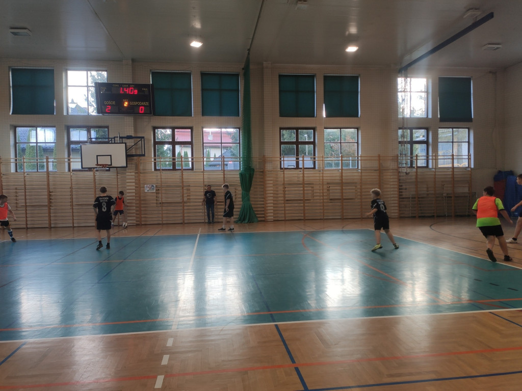 Turniej halowej piłki nożnej w Ropie 6.11