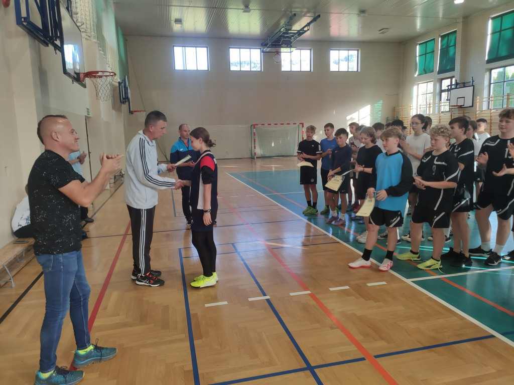 Turniej halowej piłki nożnej w Ropie 6.11