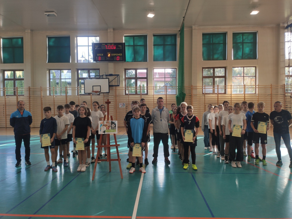 Turniej halowej piłki nożnej w Ropie 6.11