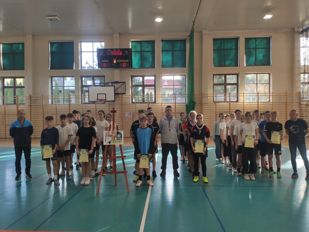 Turniej halowej piłki nożnej w Ropie 6.11