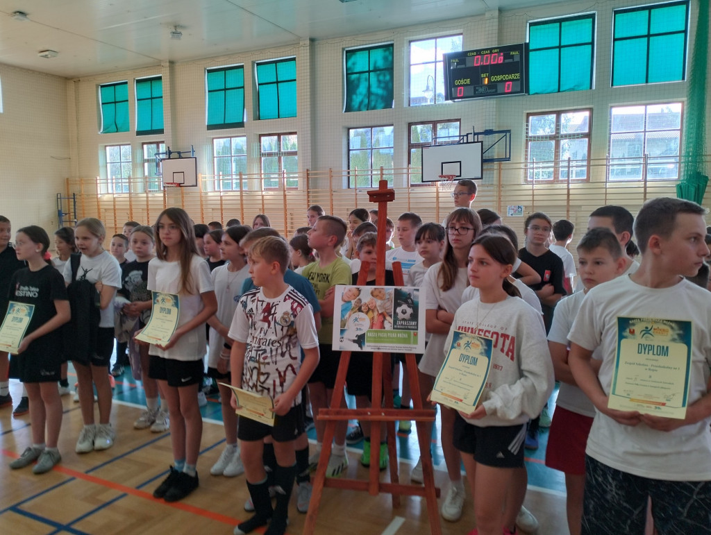 Turniej halowej piłki nożnej w Ropie 6.11