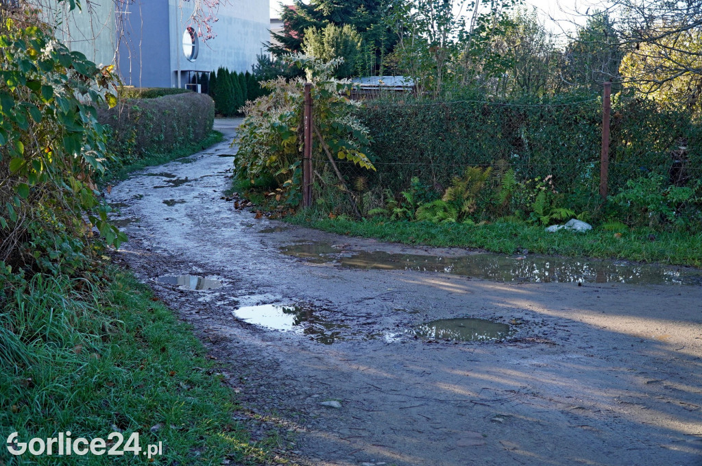 Przejście na wały nad rzeką Ropą