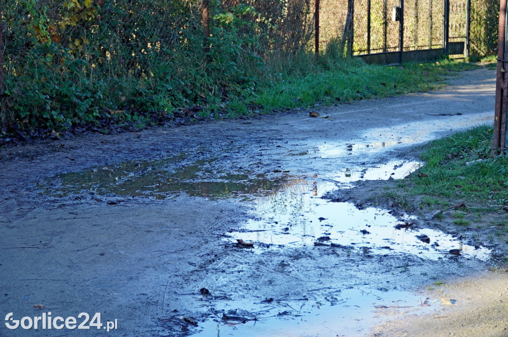 Przejście na wały nad rzeką Ropą