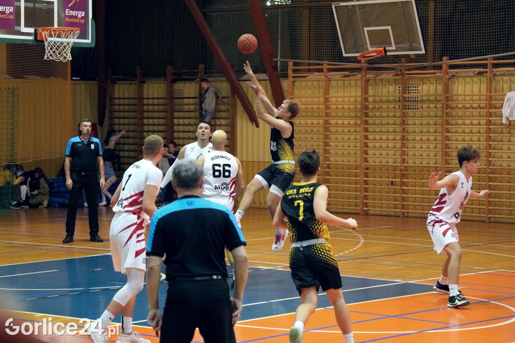 Koszykówka: MKS Gorlice vs. UKS Regis Wieliczka (12.11.)