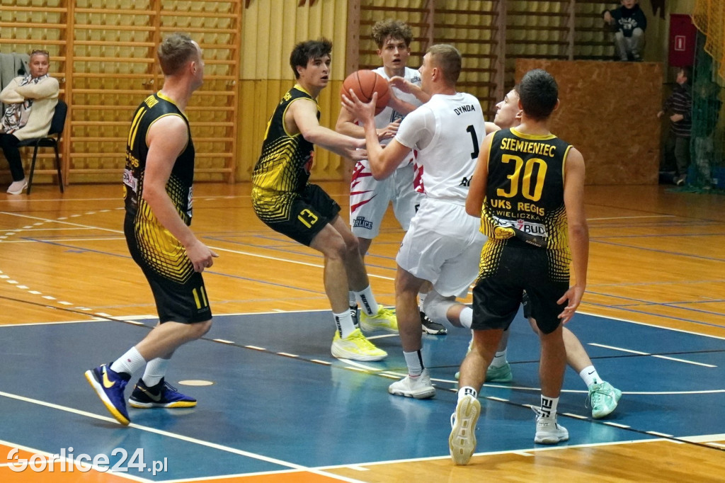 Koszykówka: MKS Gorlice vs. UKS Regis Wieliczka (12.11.)