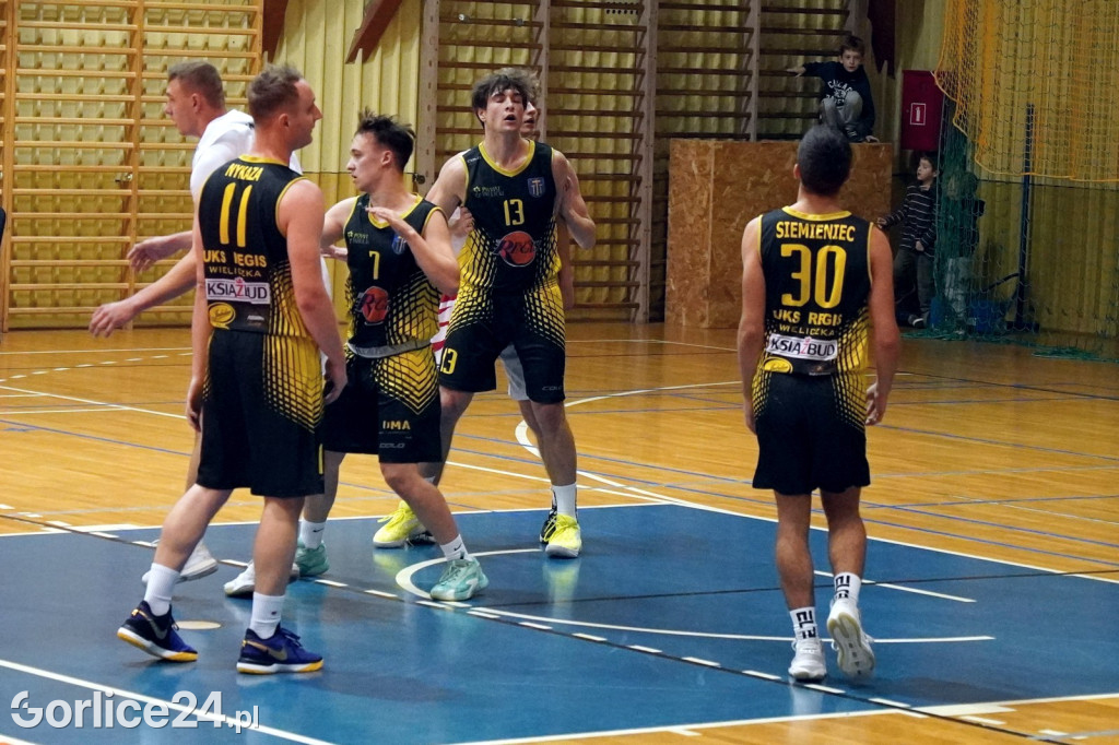 Koszykówka: MKS Gorlice vs. UKS Regis Wieliczka (12.11.)