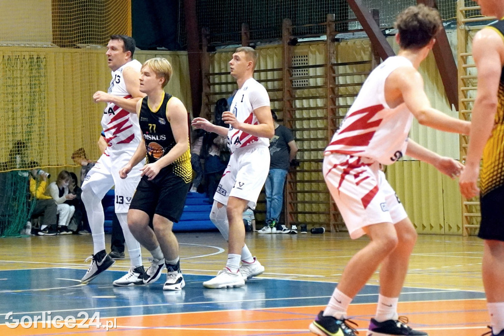 Koszykówka: MKS Gorlice vs. UKS Regis Wieliczka (12.11.)