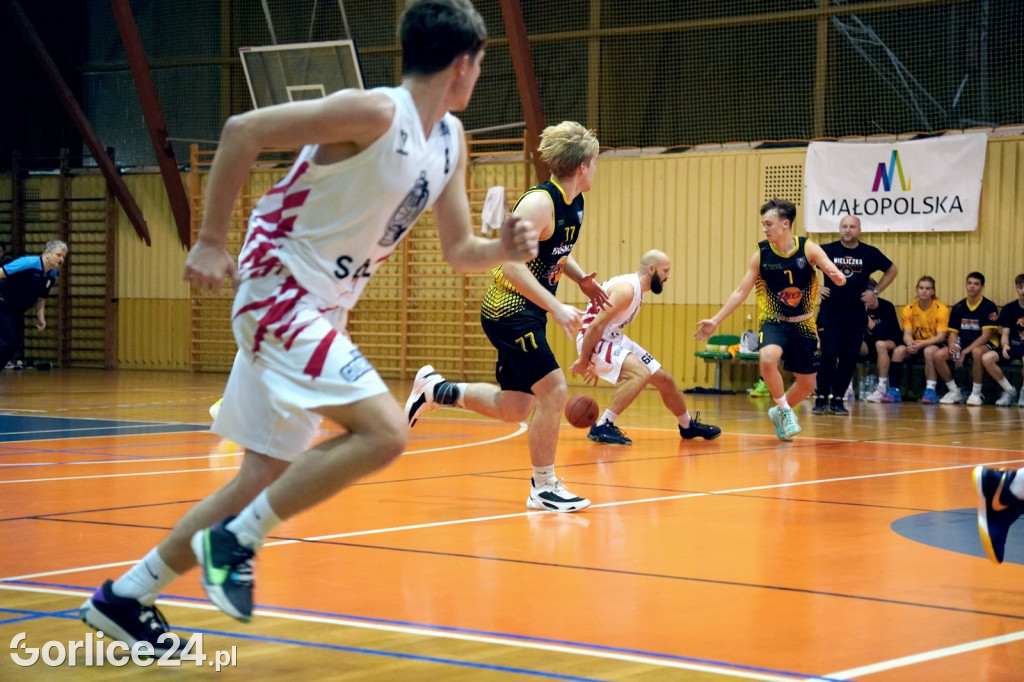 Koszykówka: MKS Gorlice vs. UKS Regis Wieliczka (12.11.)