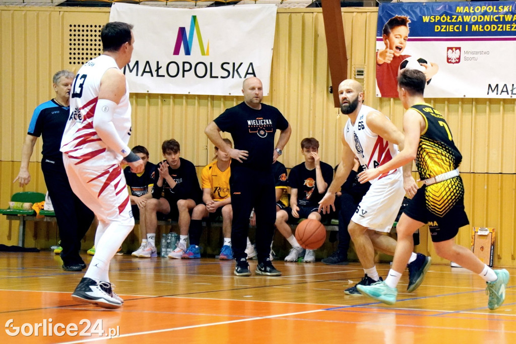 Koszykówka: MKS Gorlice vs. UKS Regis Wieliczka (12.11.)