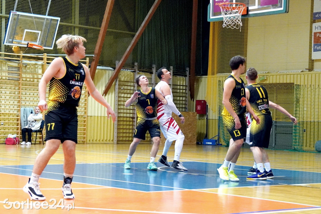 Koszykówka: MKS Gorlice vs. UKS Regis Wieliczka (12.11.)