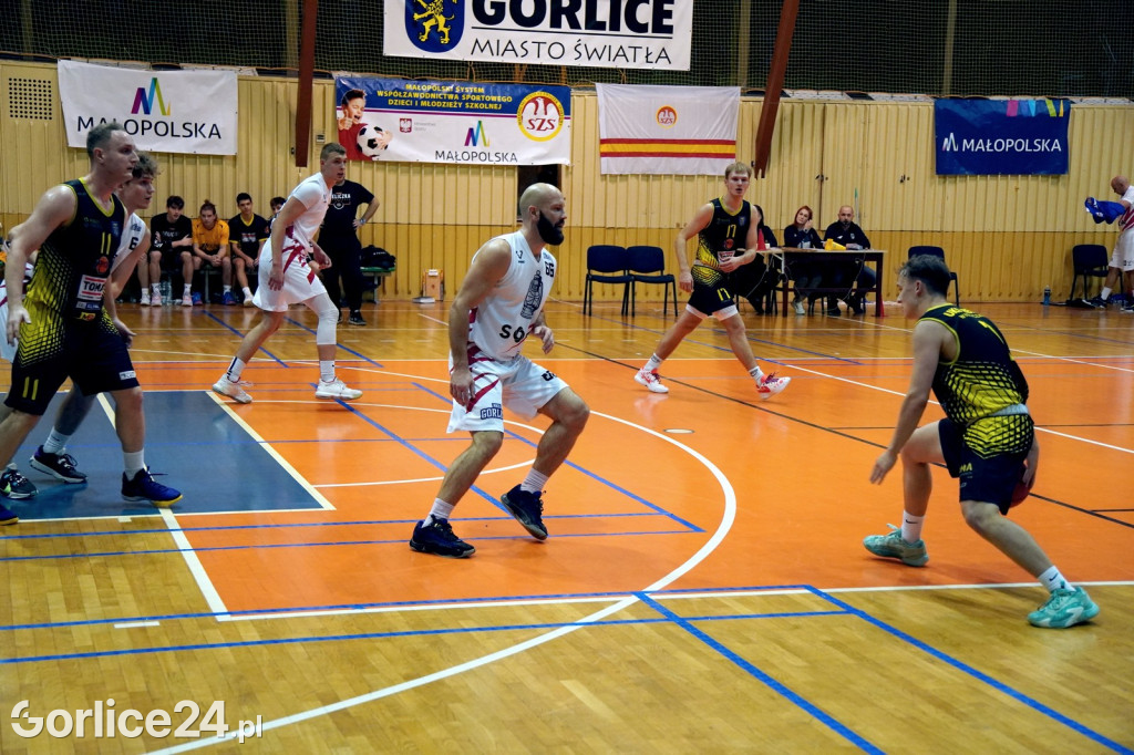 Koszykówka: MKS Gorlice vs. UKS Regis Wieliczka (12.11.)