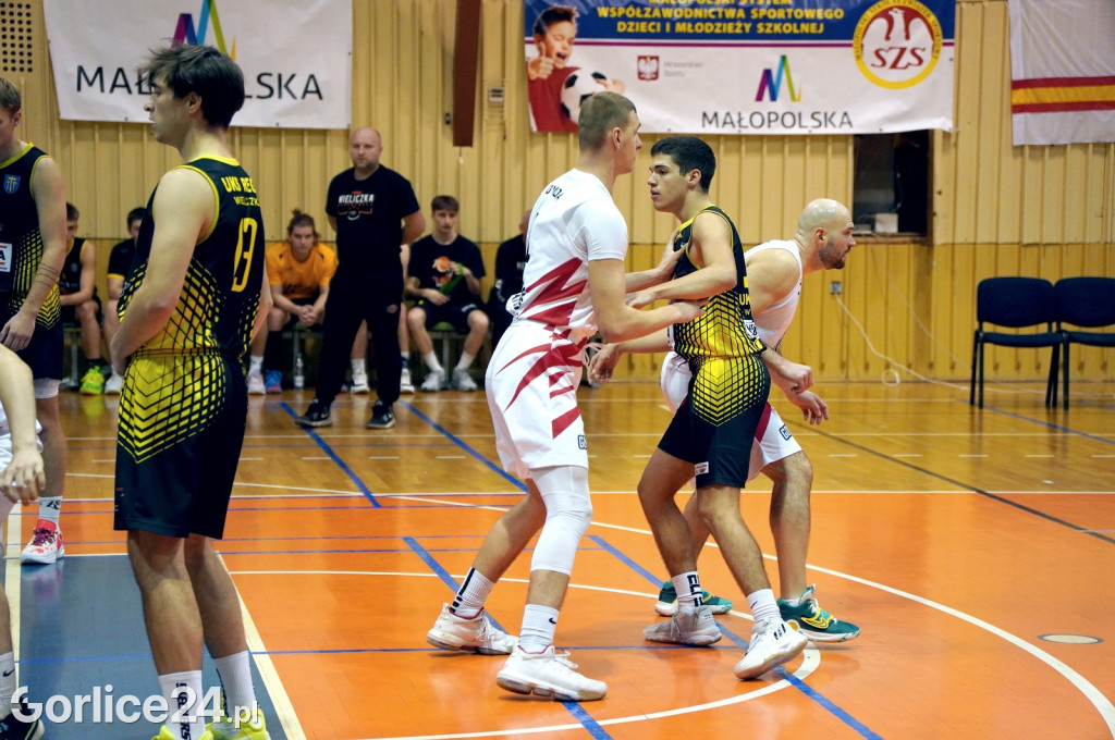 Koszykówka: MKS Gorlice vs. UKS Regis Wieliczka (12.11.)