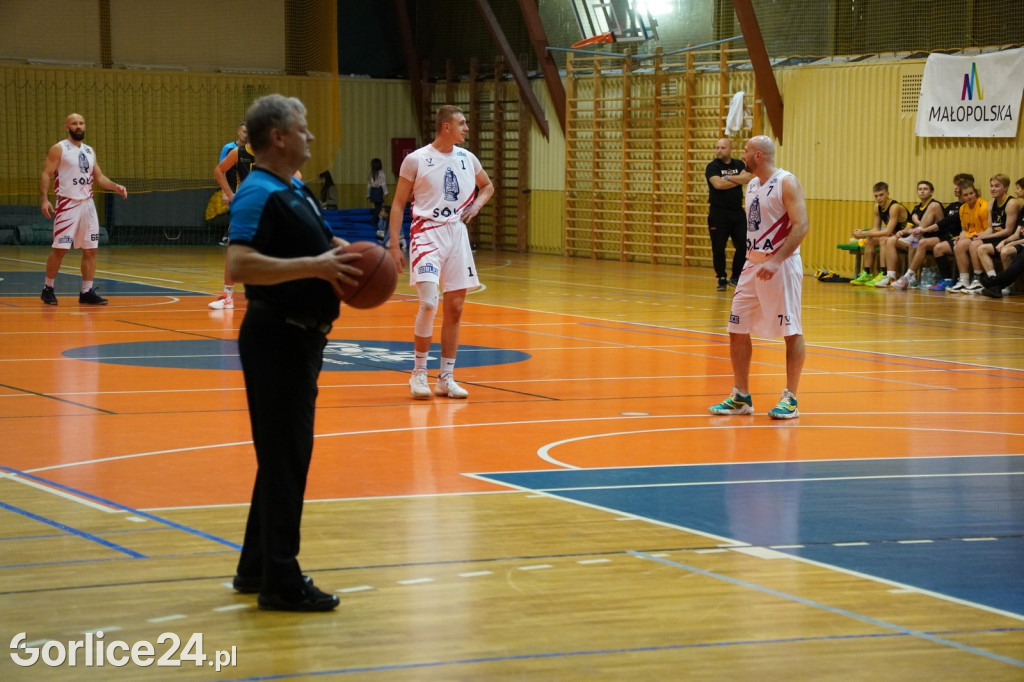 Koszykówka: MKS Gorlice vs. UKS Regis Wieliczka (12.11.)