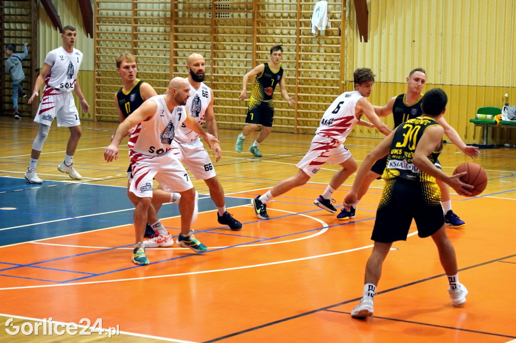 Koszykówka: MKS Gorlice vs. UKS Regis Wieliczka (12.11.)