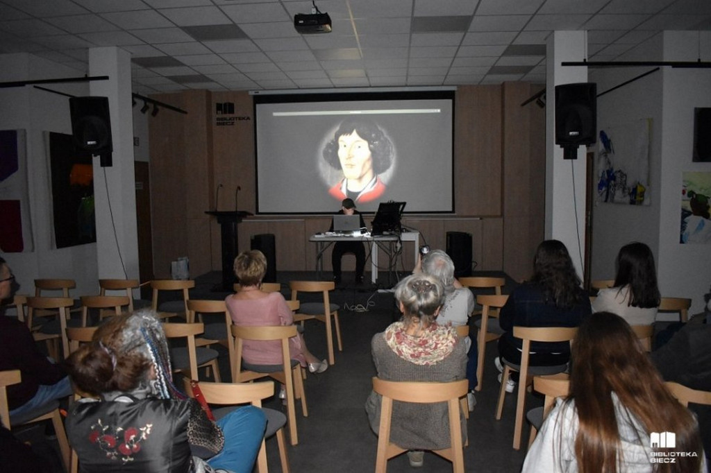COSMOMUSIC koncert audiowizualny Tadeusza Łuczejki