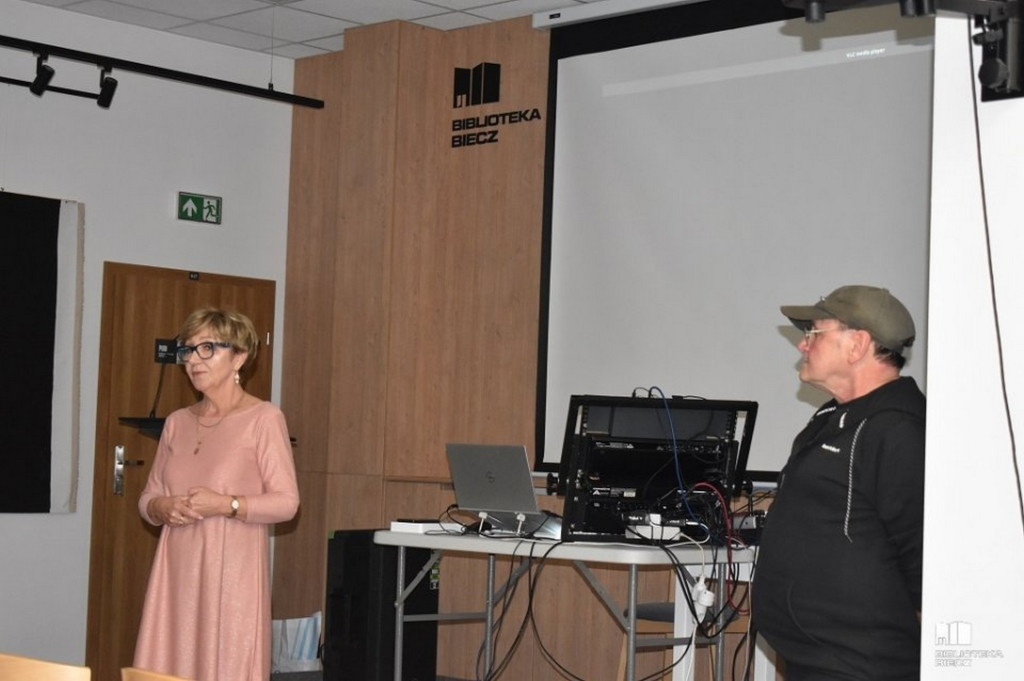 COSMOMUSIC koncert audiowizualny Tadeusza Łuczejki