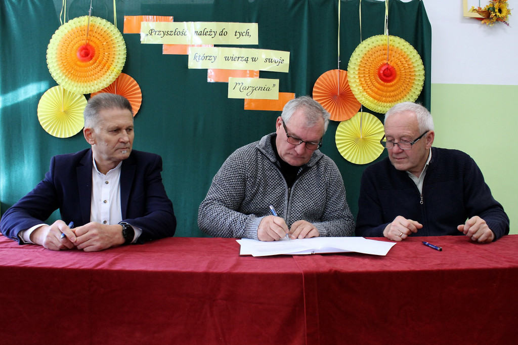 Rozpoczęcie budowy hali sportowej w Ropie 24.11