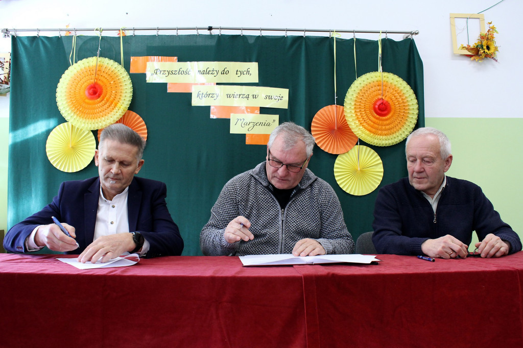 Rozpoczęcie budowy hali sportowej w Ropie 24.11