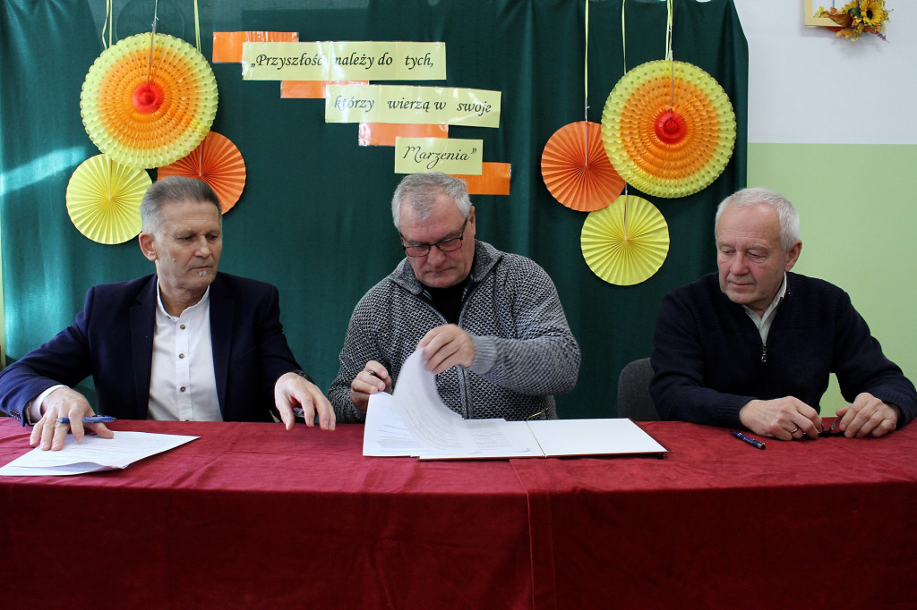 Rozpoczęcie budowy hali sportowej w Ropie 24.11