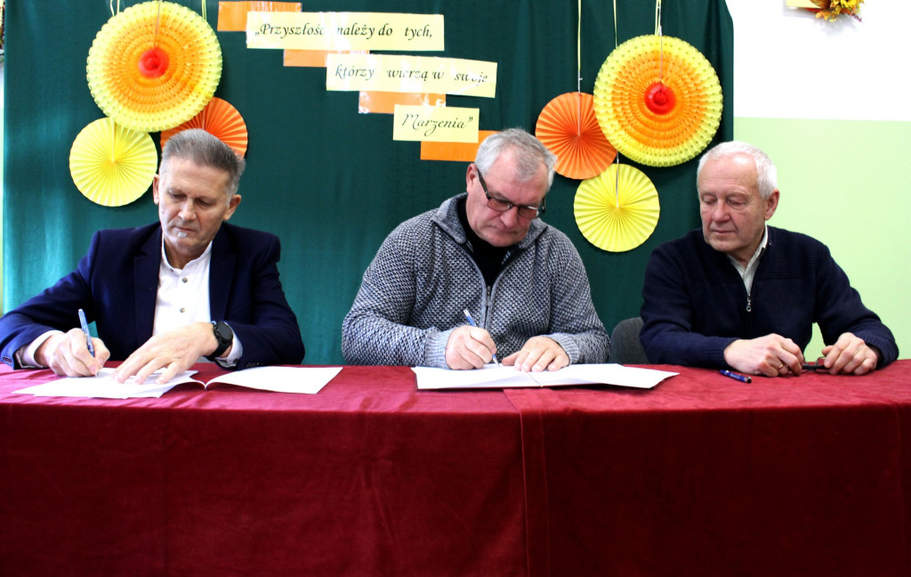 Rozpoczęcie budowy hali sportowej w Ropie 24.11