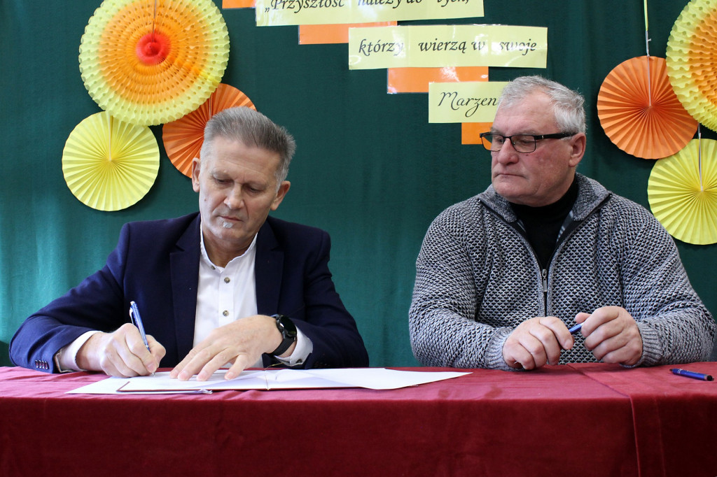 Rozpoczęcie budowy hali sportowej w Ropie 24.11