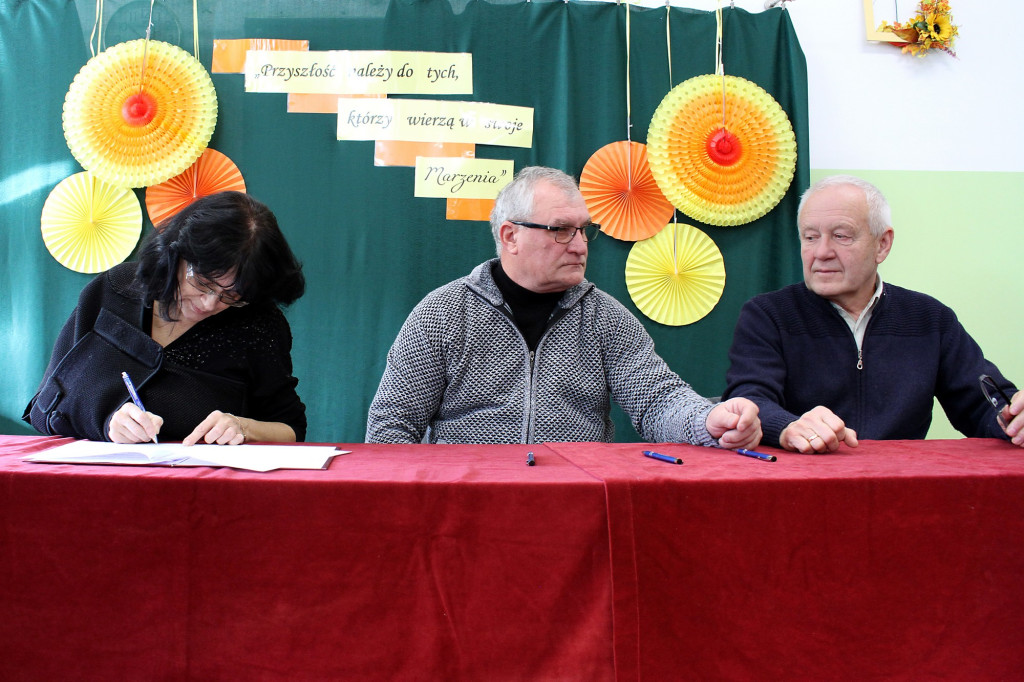 Rozpoczęcie budowy hali sportowej w Ropie 24.11