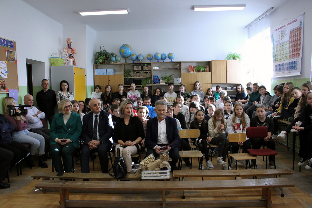 Rozpoczęcie budowy hali sportowej w Ropie 24.11