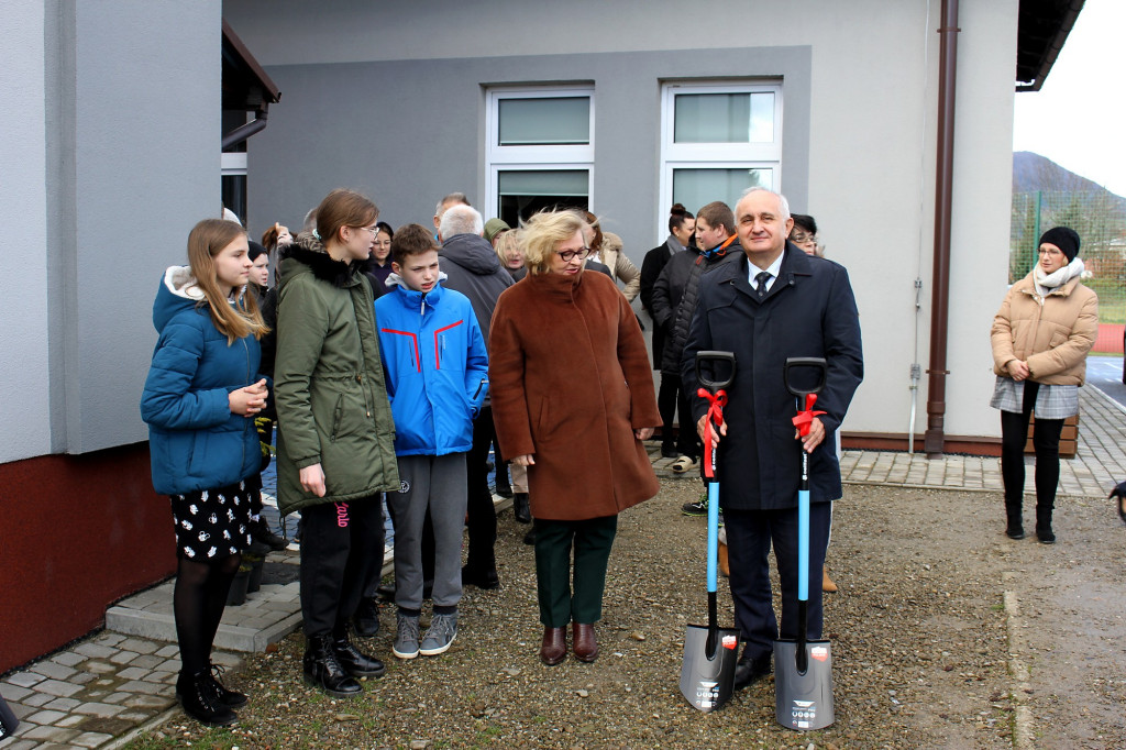 Rozpoczęcie budowy hali sportowej w Ropie 24.11