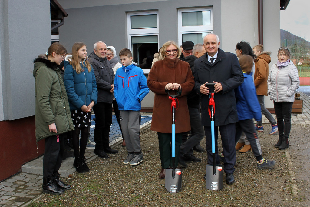 Rozpoczęcie budowy hali sportowej w Ropie 24.11