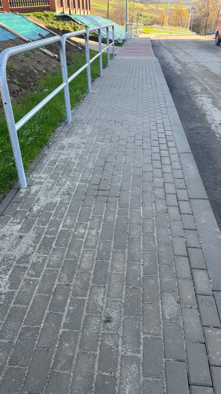 Nowy chodnik i oświetlenie przy drodze w Jankowej 24.11