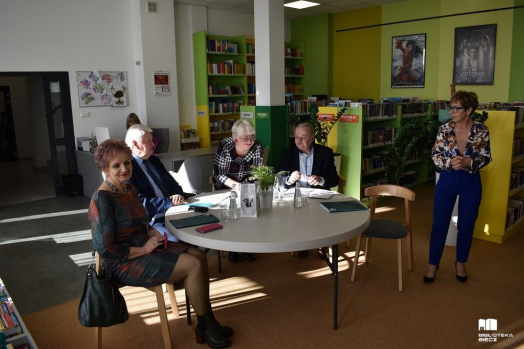 Czytanie wierszów w bibliotece Biecz 24.11